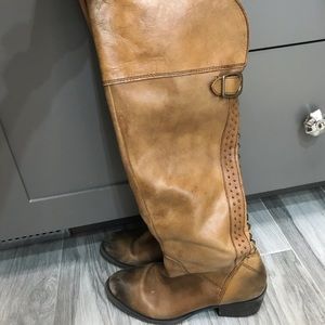 Steve Madden brown boot with stud detail size 9